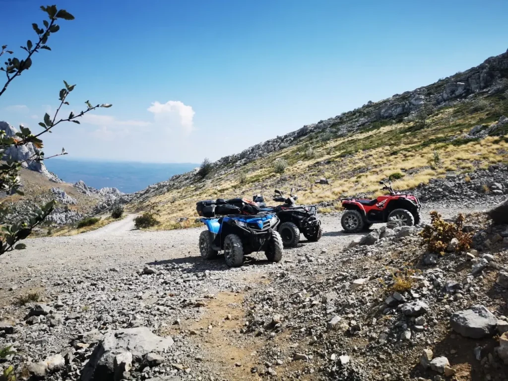 Detalj Majstorske ceste, jedne od atrakcija Velebit team building programa
